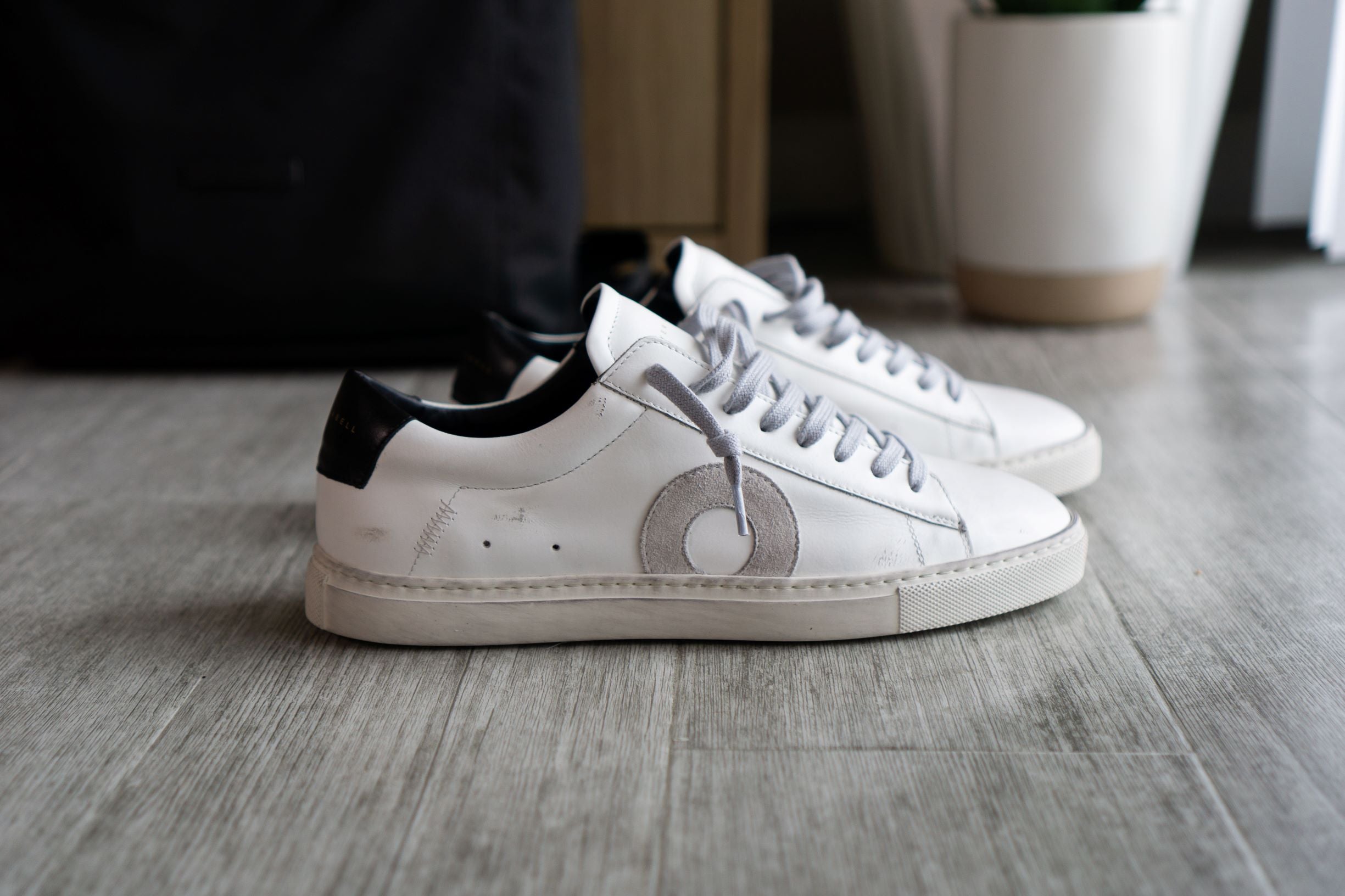 How to Match Your Clothes with Your Golden Goose Alternatives Men’s Sneakers
