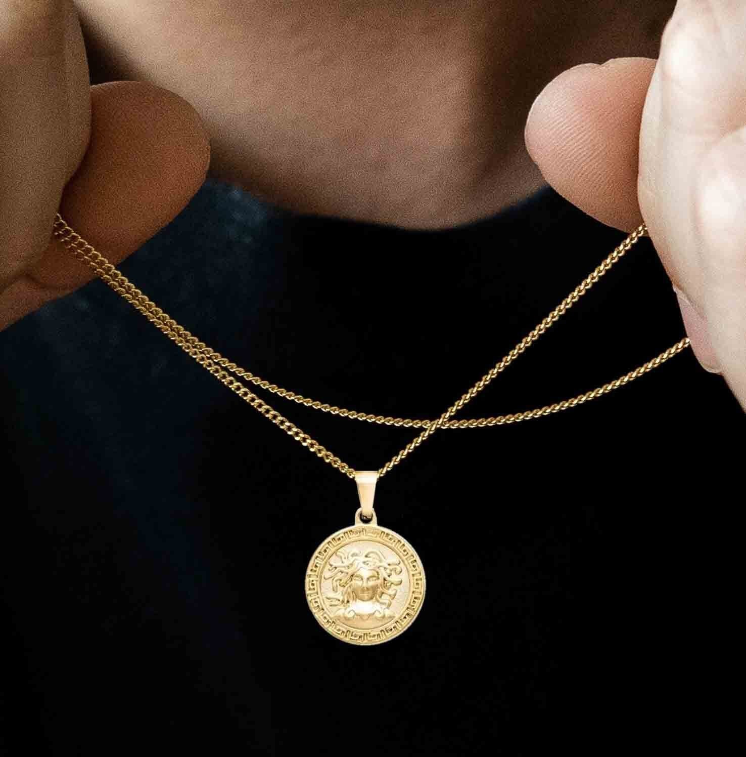 How Do Male Celebs Rock Pendant Necklaces?