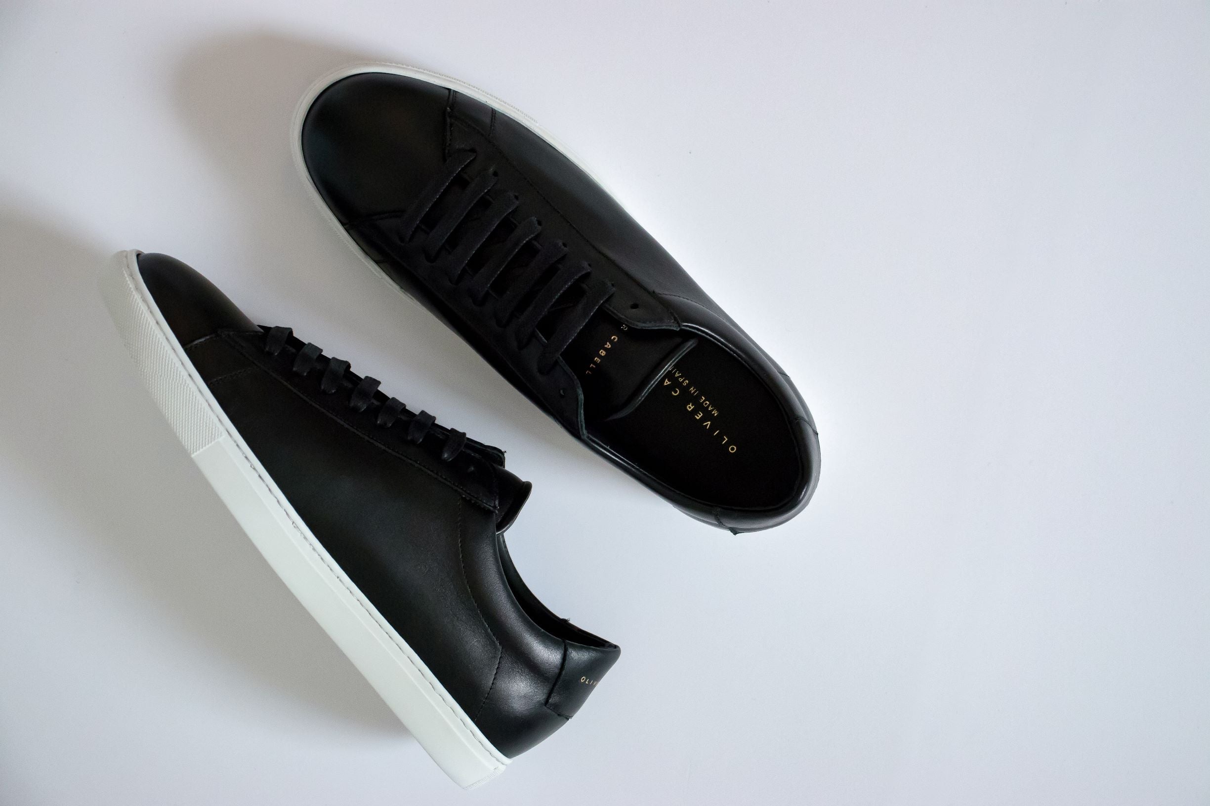 Trendy Fashion Ideas for Women’s Sneakers: Black Sneakers in Focus