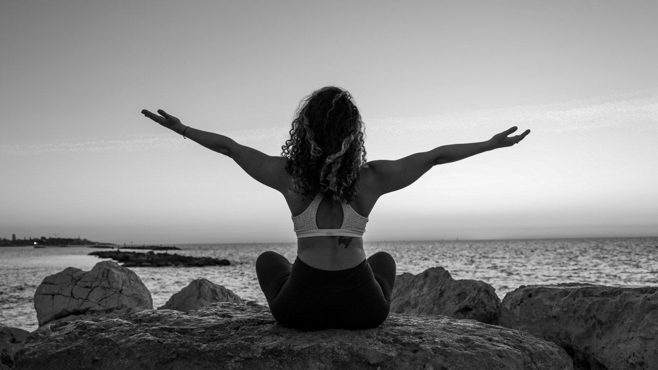 woman stretching and showing what happens to muscles when you stretch
