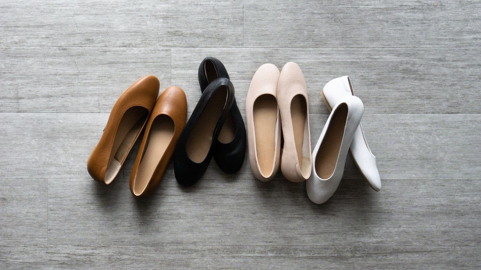 What Clothing Styles Best Fit Flat Shoes?