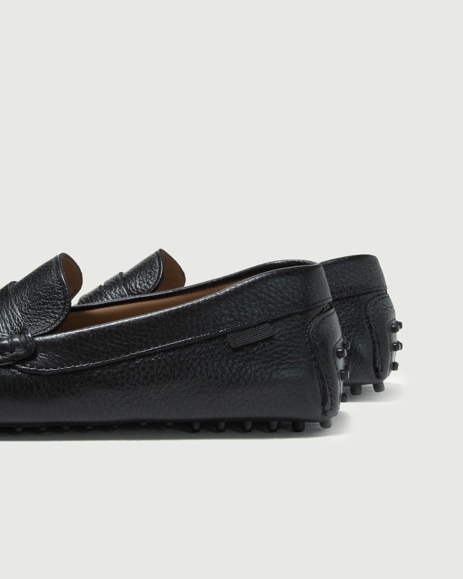 Driver | Black Pebbled