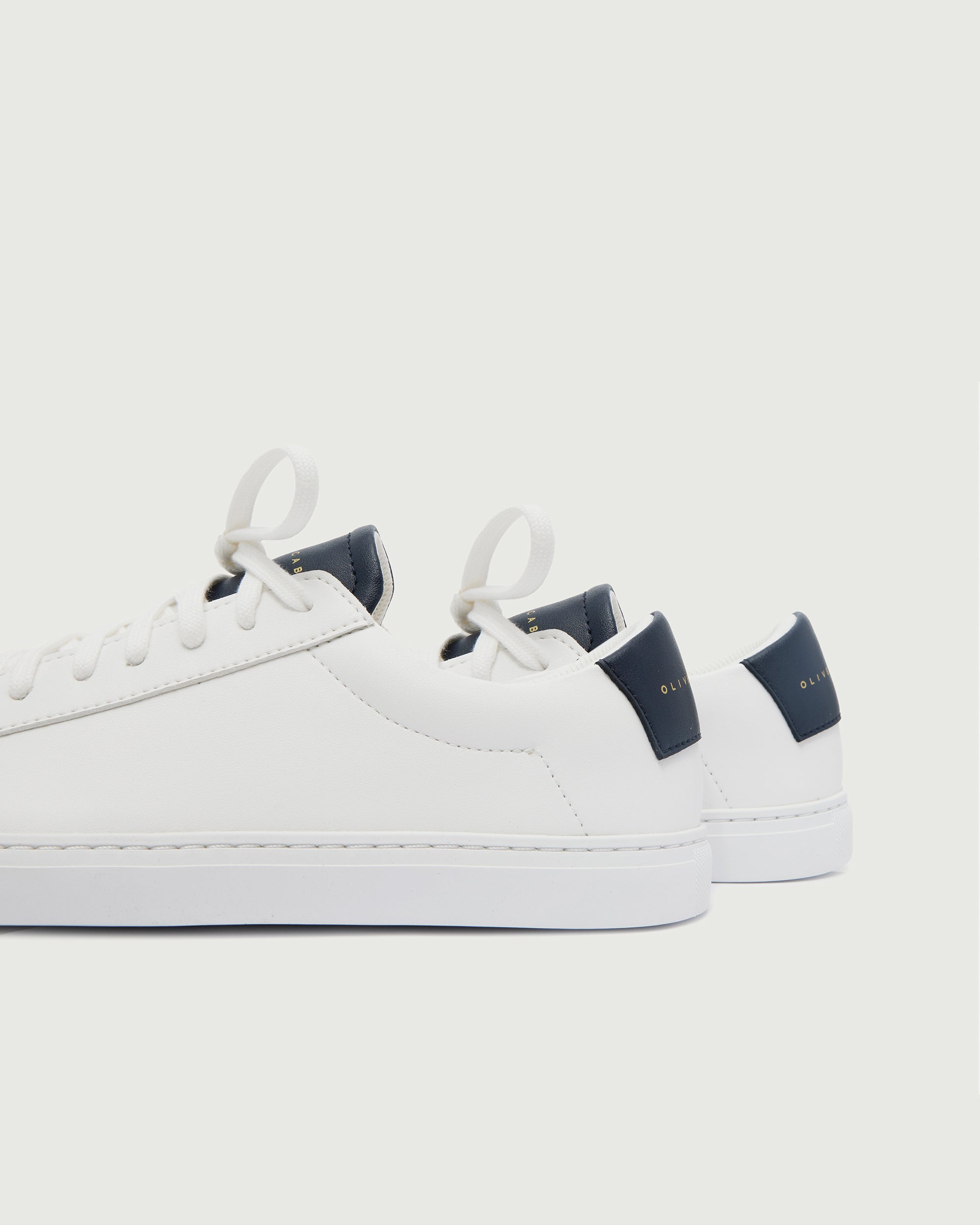 Low 1 | Core Black - Oliver Cabell