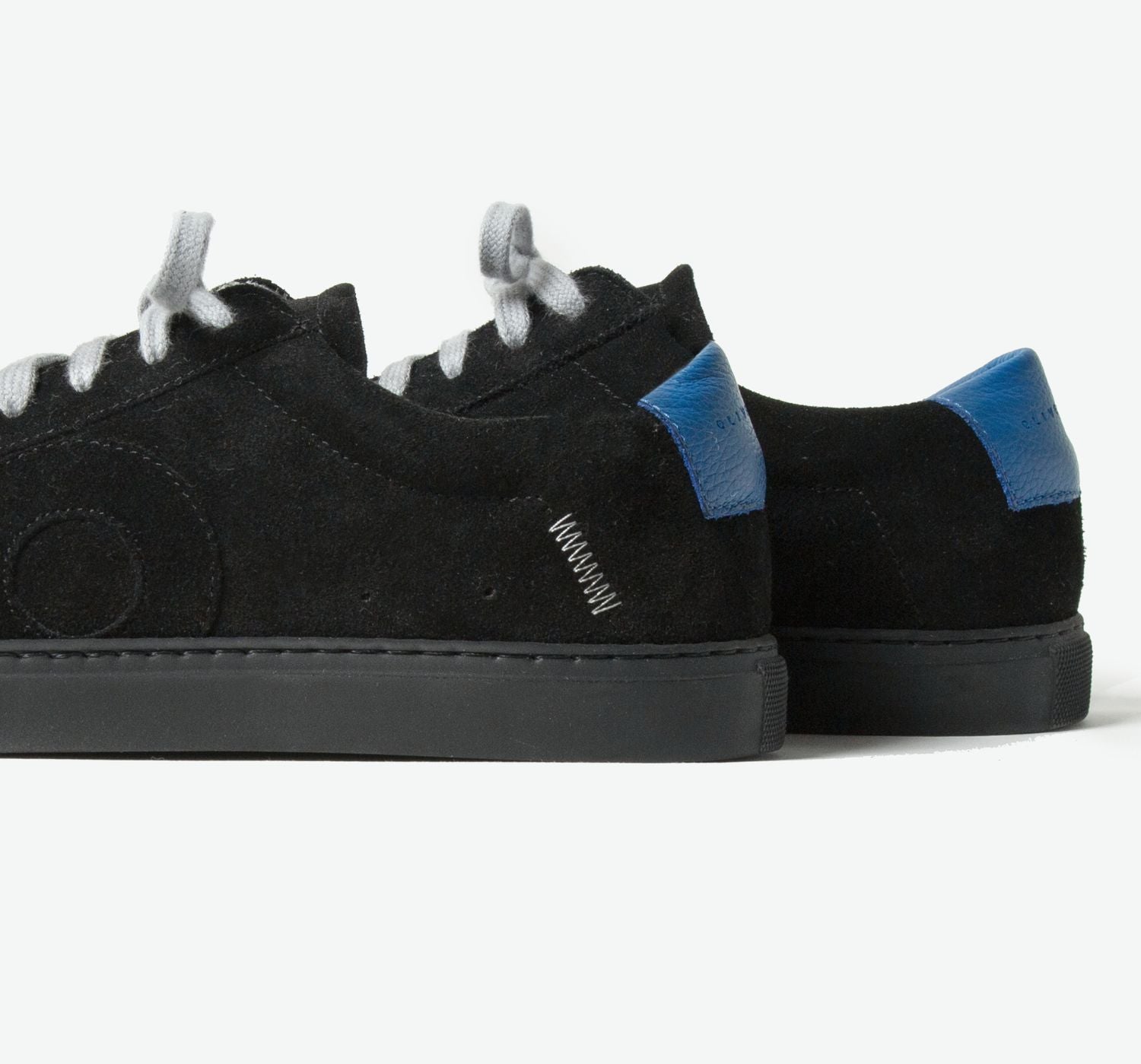 Low 1 | Core Black - Oliver Cabell