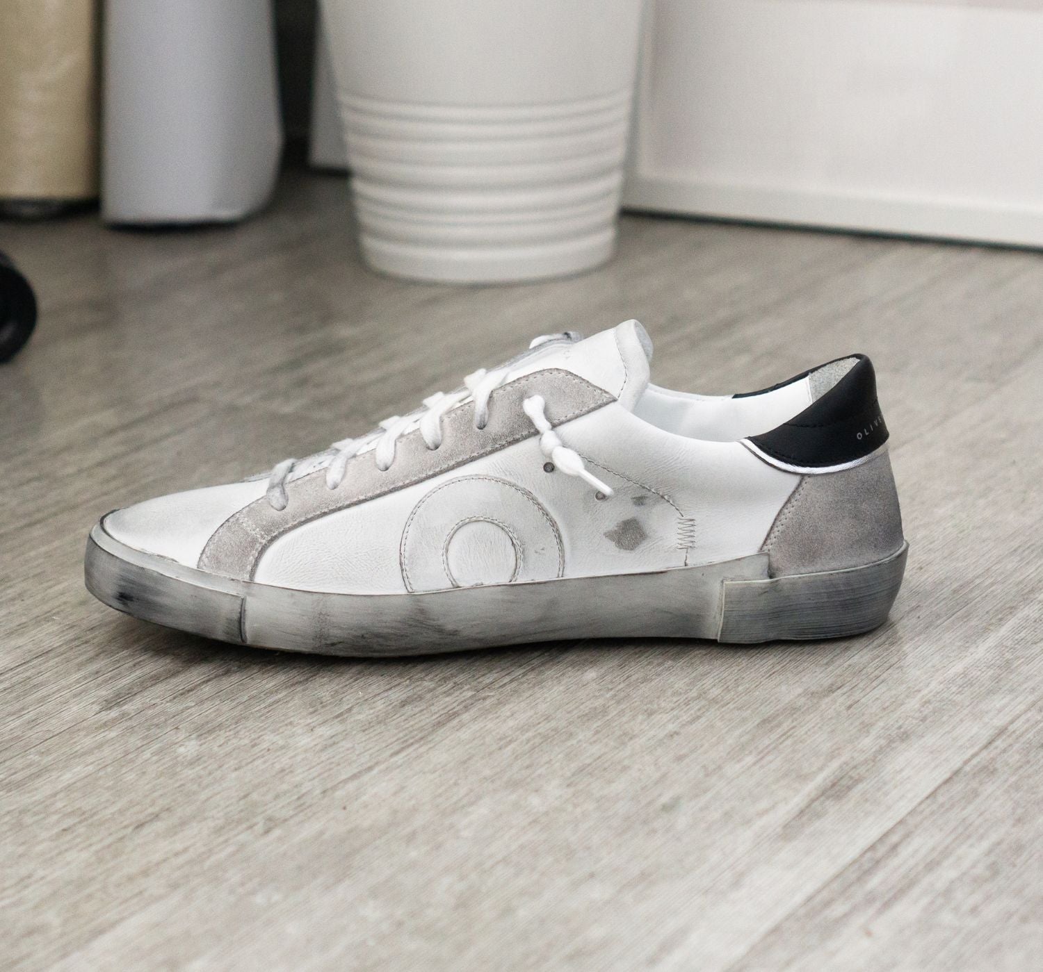 Why Do White Shoes Continue to be Popular? - Oliver Cabell