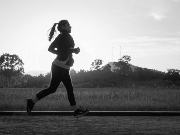 woman with plantar fasciitis running using modified techniques