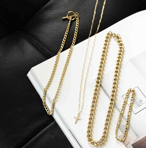 Five Main Culprits That Damage Women’s Gold Chain Jewelry