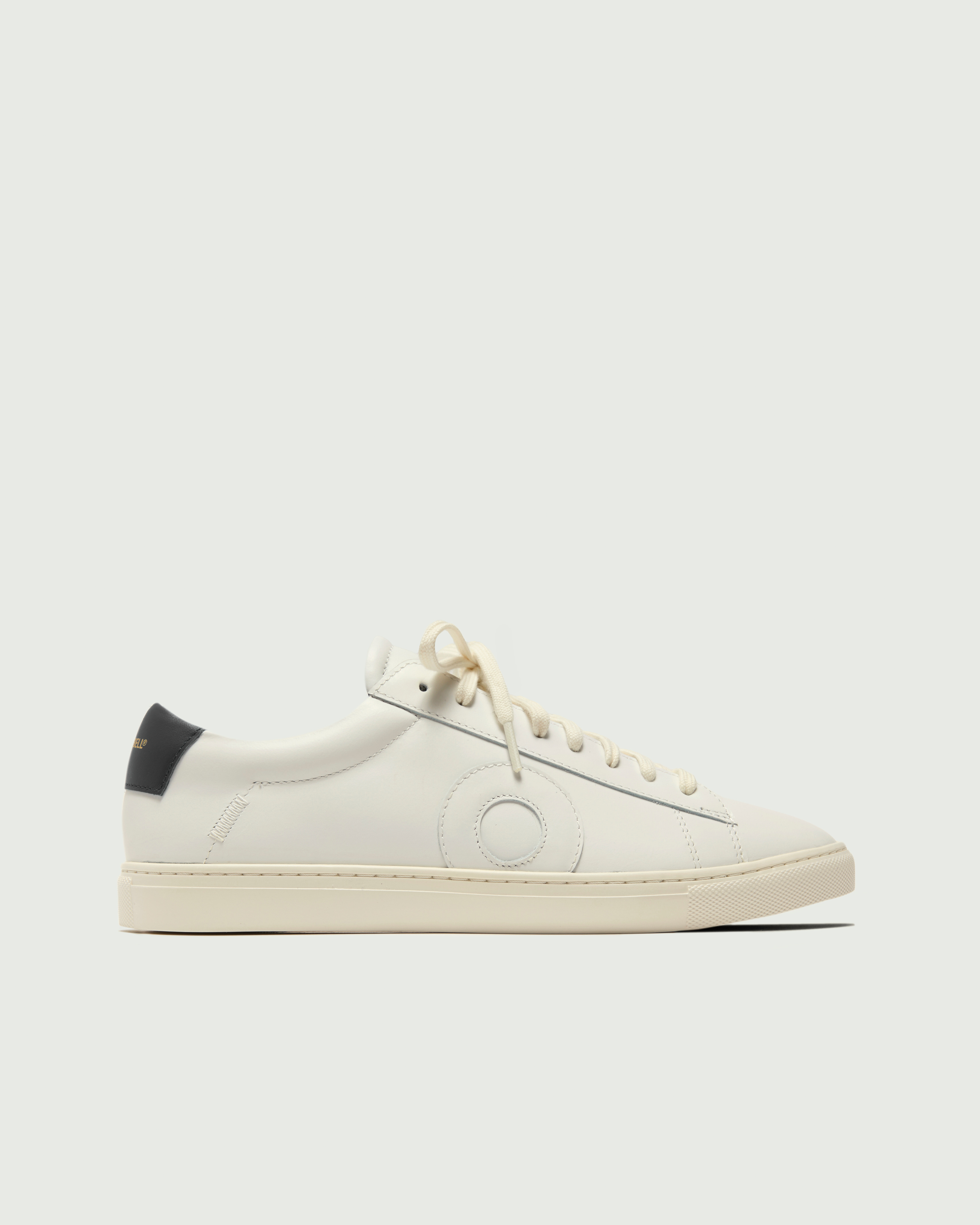 Low 1 | White / Black | Ivory (Orthopedic)