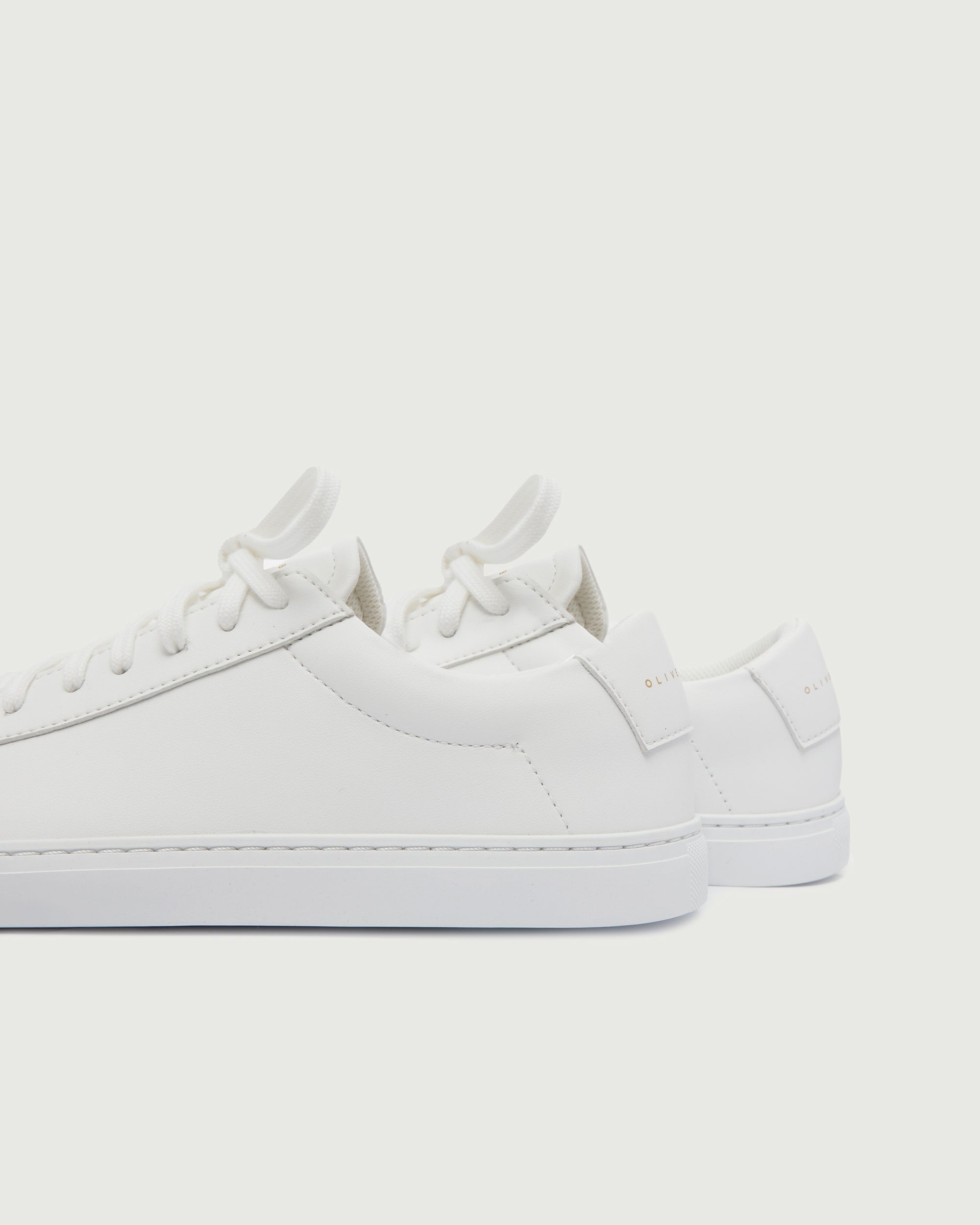 Low 1 | White (Barefoot)