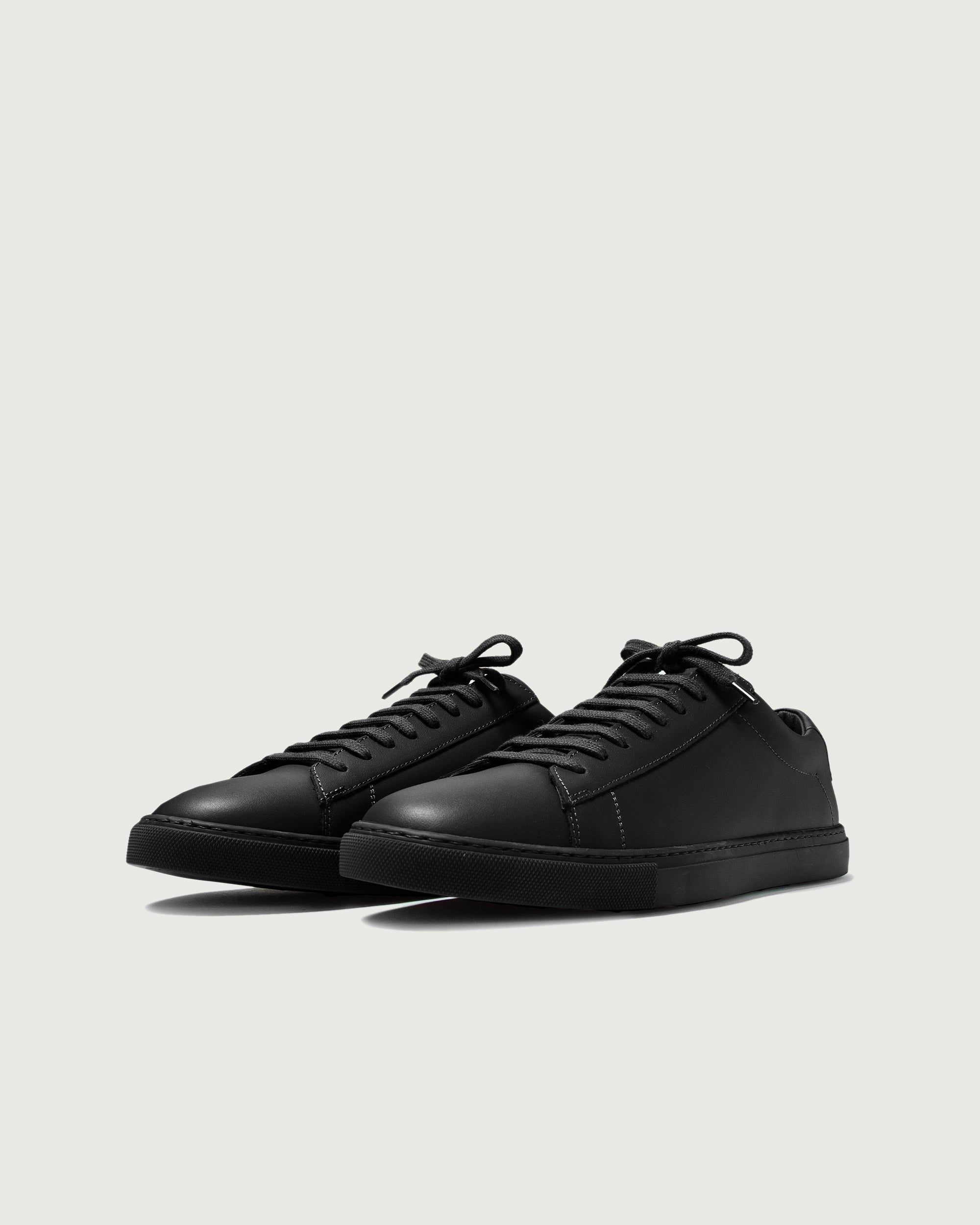 Low 1 | Jet Black (Orthopedic)
