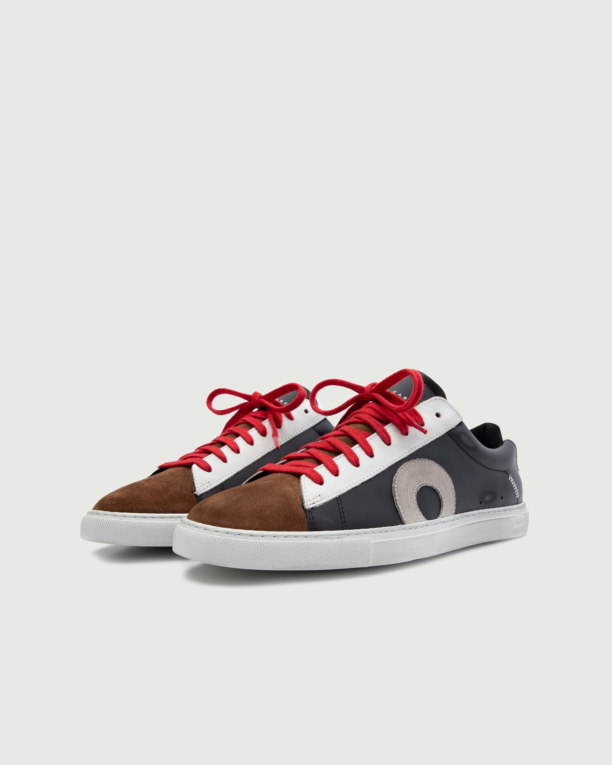 Low 1 | White – Oliver Cabell