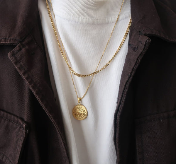 How to Wear Women's Gold Chains with Style - Oliver Cabell