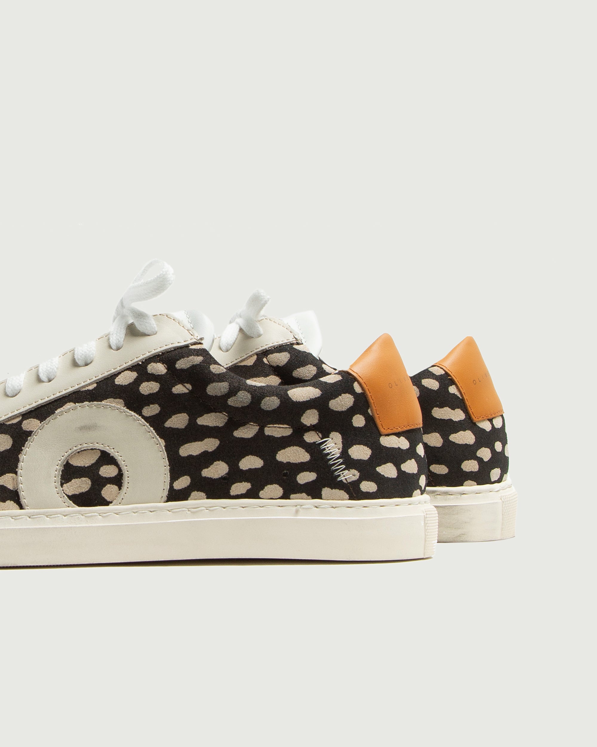 Low 1 | Vichy – Oliver Cabell