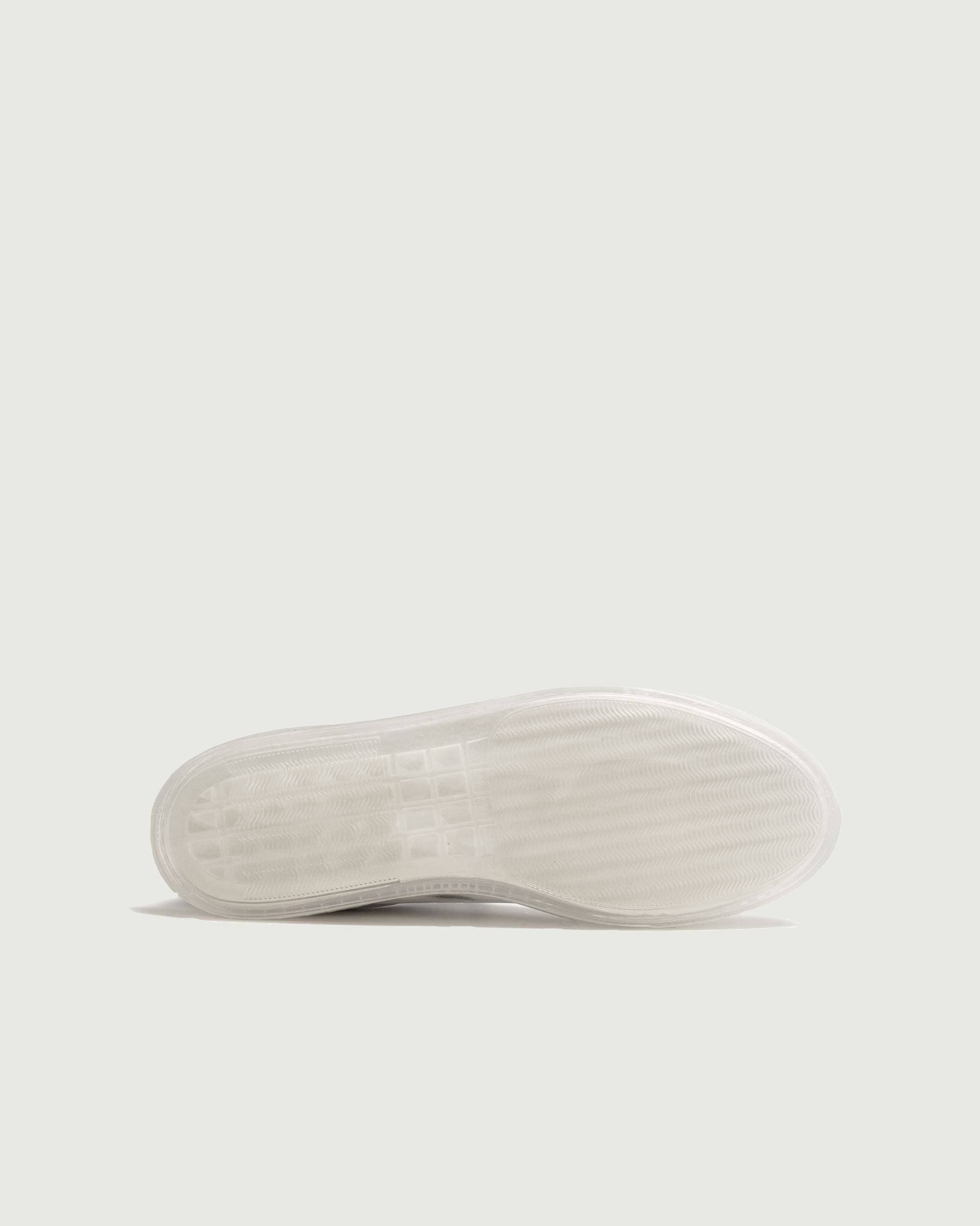 Low 1 | Lion Ghost – Oliver Cabell