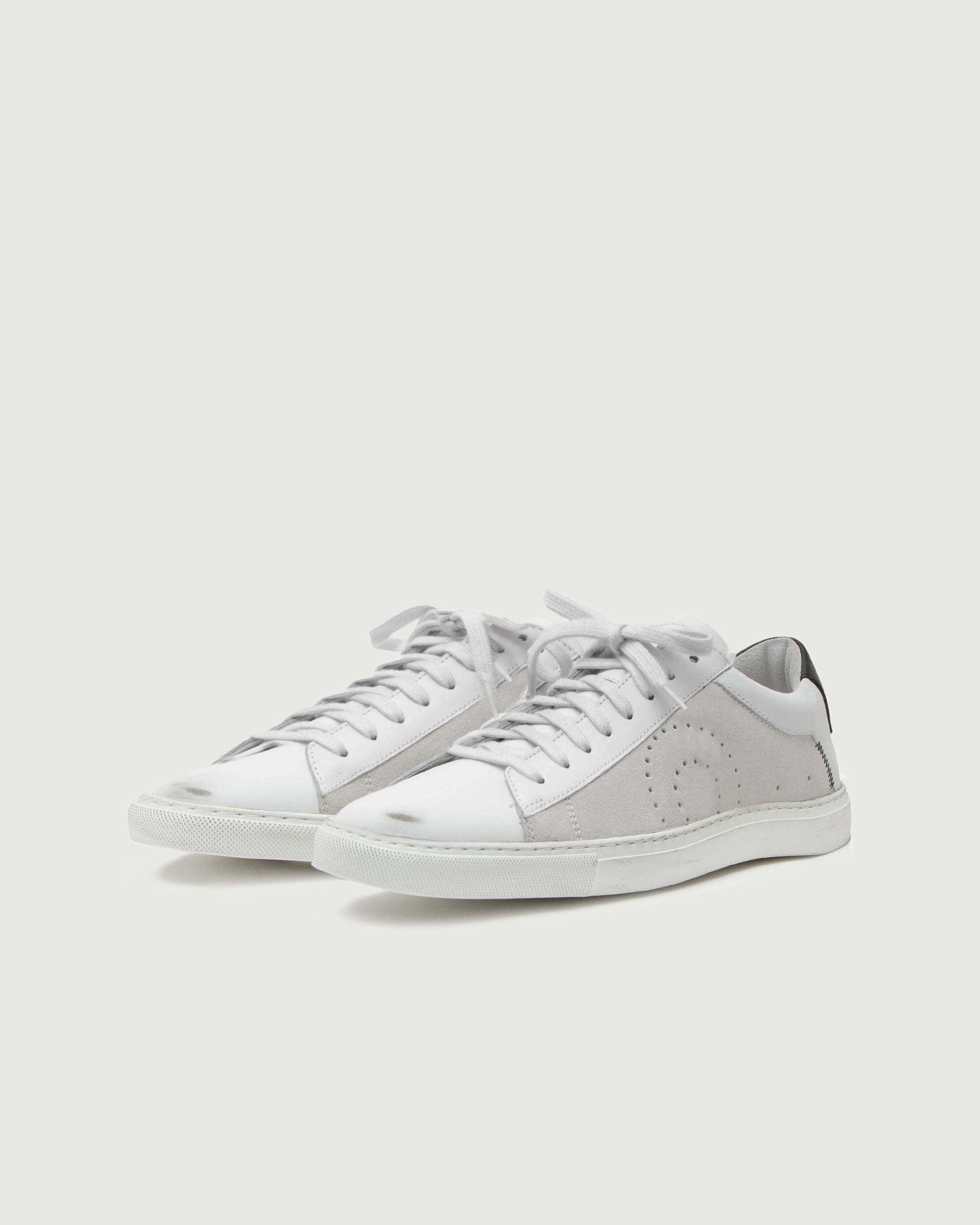 Low 1 | White – Oliver Cabell
